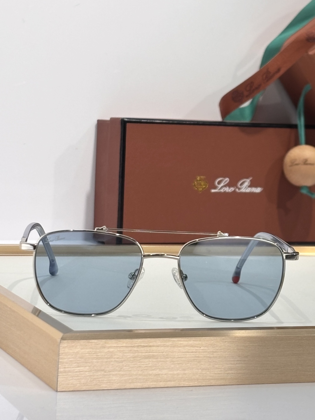  loro Piana titanium sunglasses
MODFAI0302
Size54-18