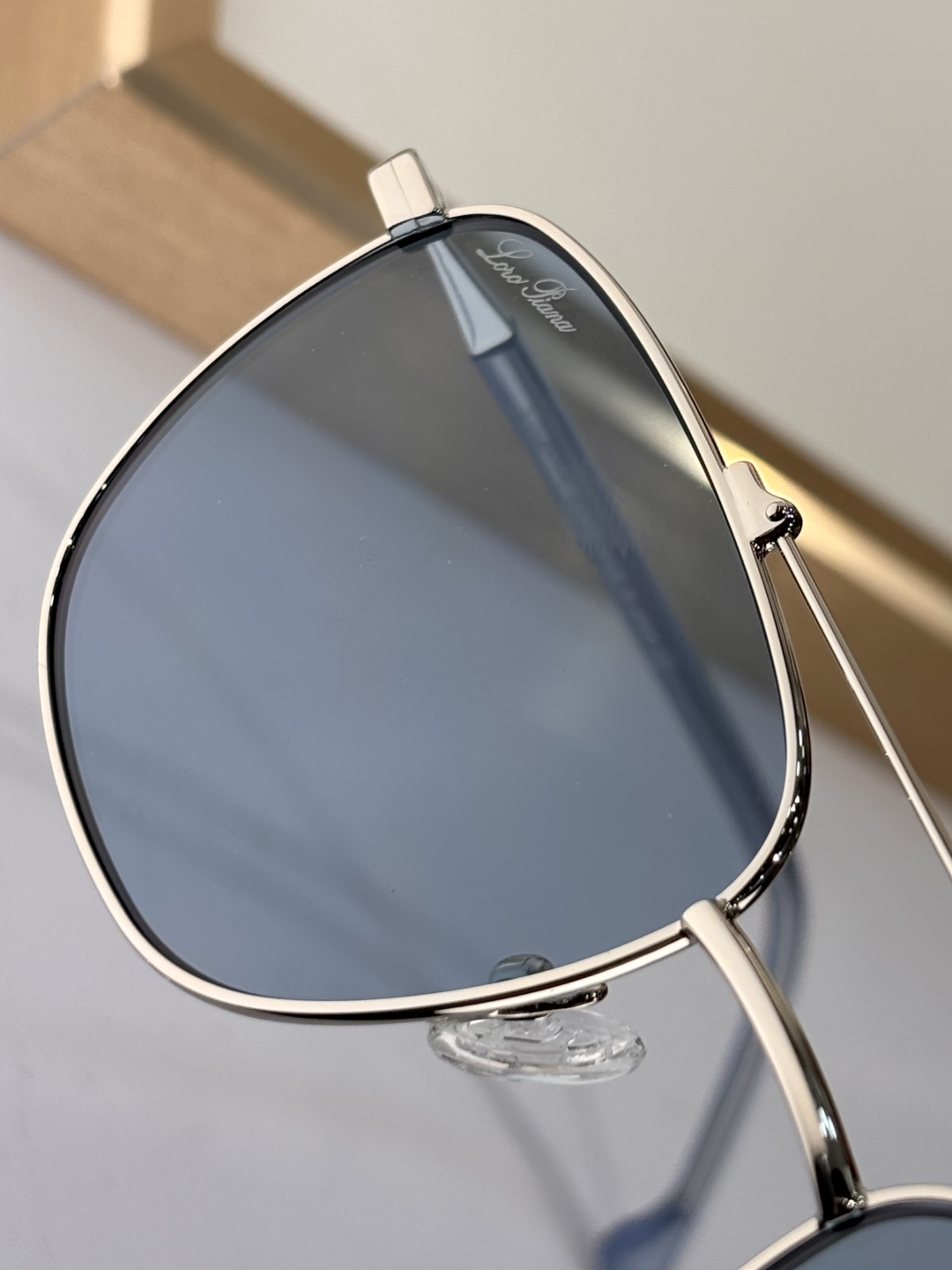  loro Piana titanium sunglasses
MODFAI0302
Size54-18