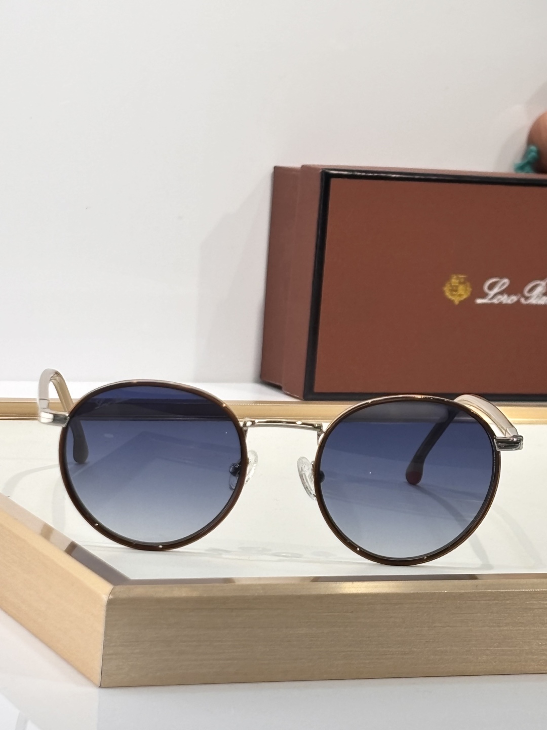  loro Piana
MODFAI4924
Size50-20-145 
Aviator sungla