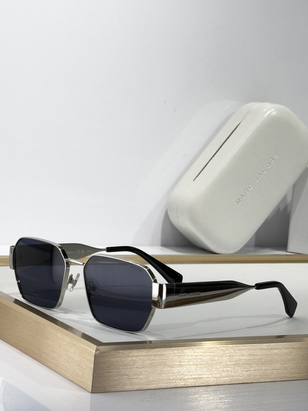 Marc Jacobs MARC JACOBS