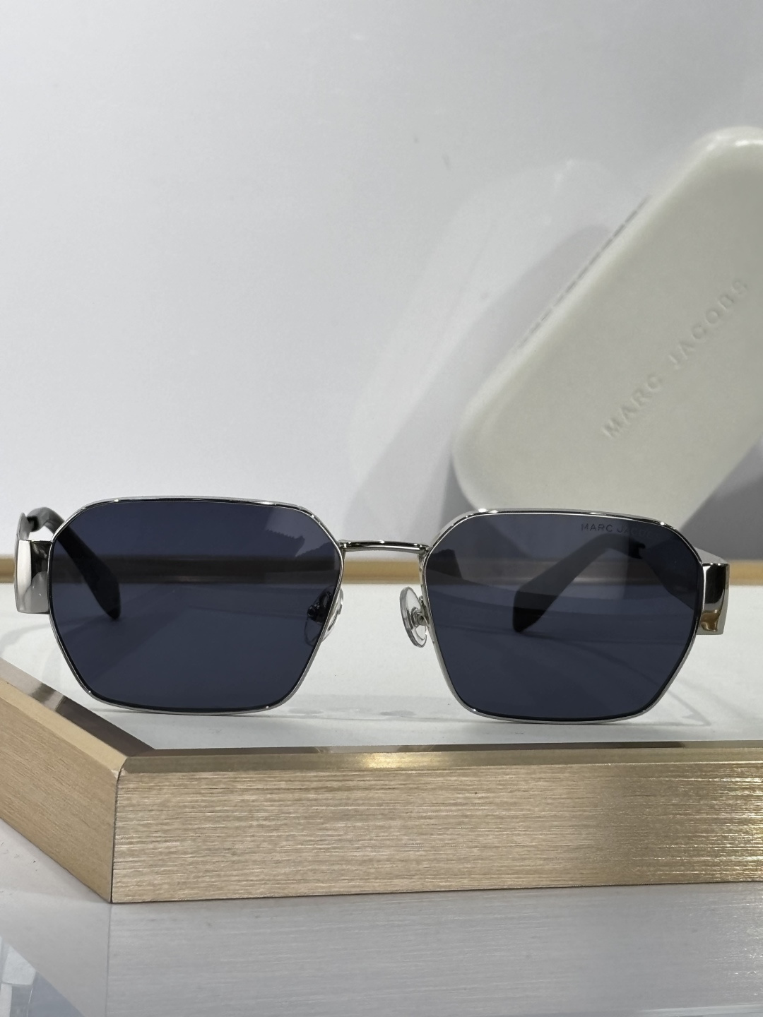 Marc Jacobs MARC JACOBS