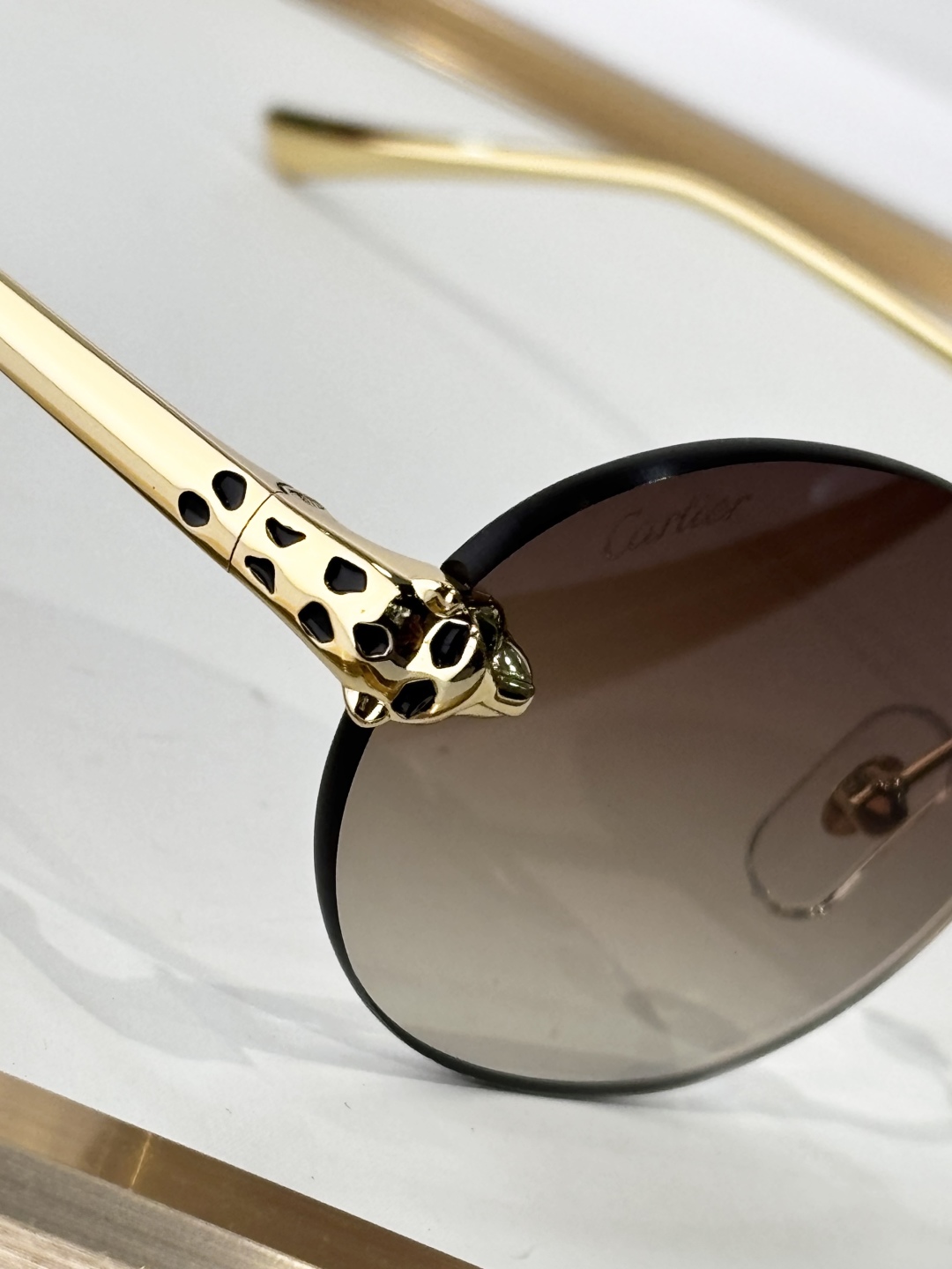  Cartier
MODEL：CT0586S
SIZE  58口17-143
