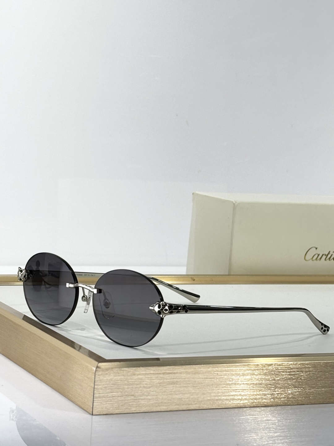  Cartier
MODEL：CT0586S
SIZE  58口17-143

