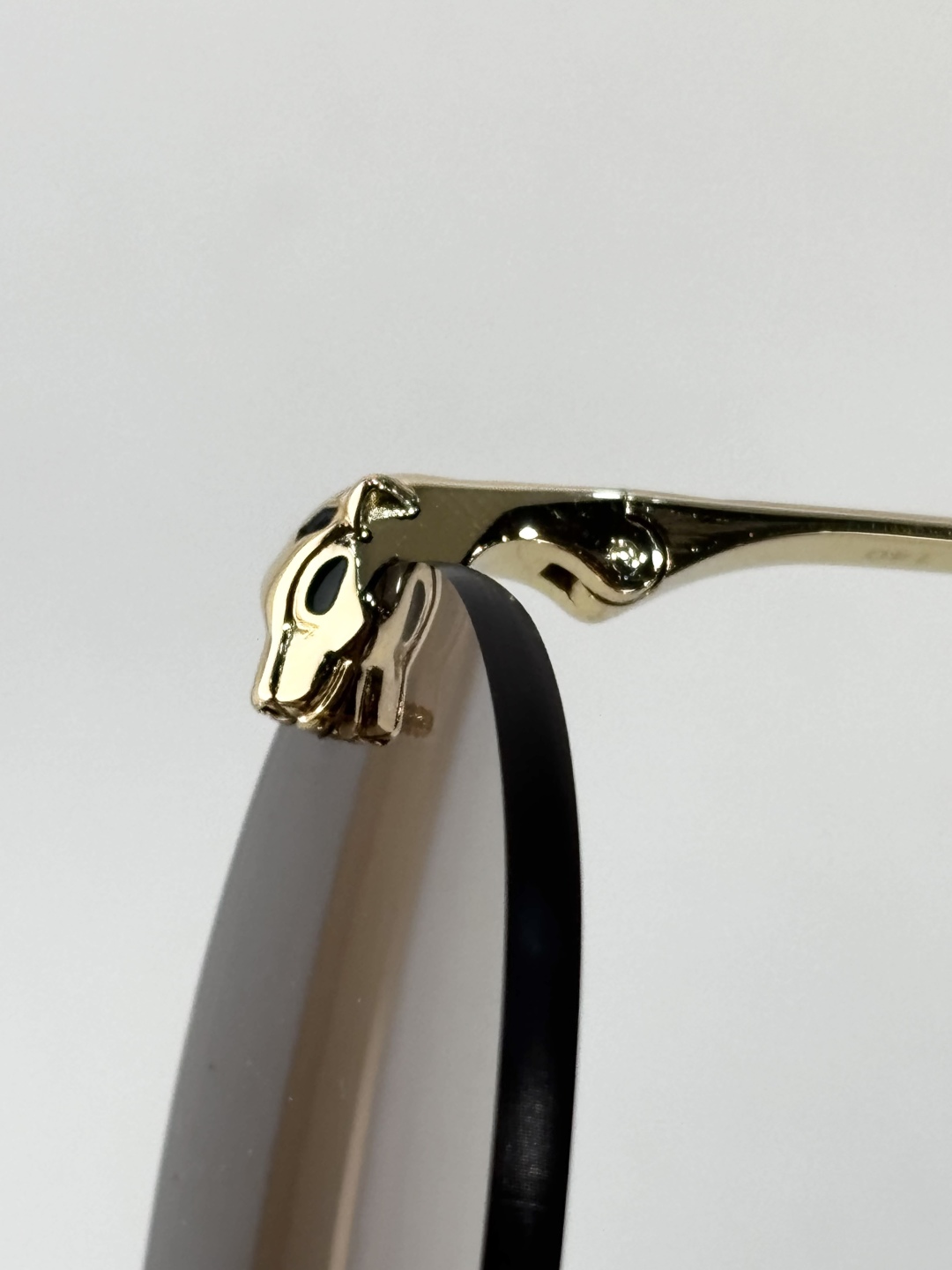  Cartier
MODEL：CT0586S
SIZE  58口17-143
