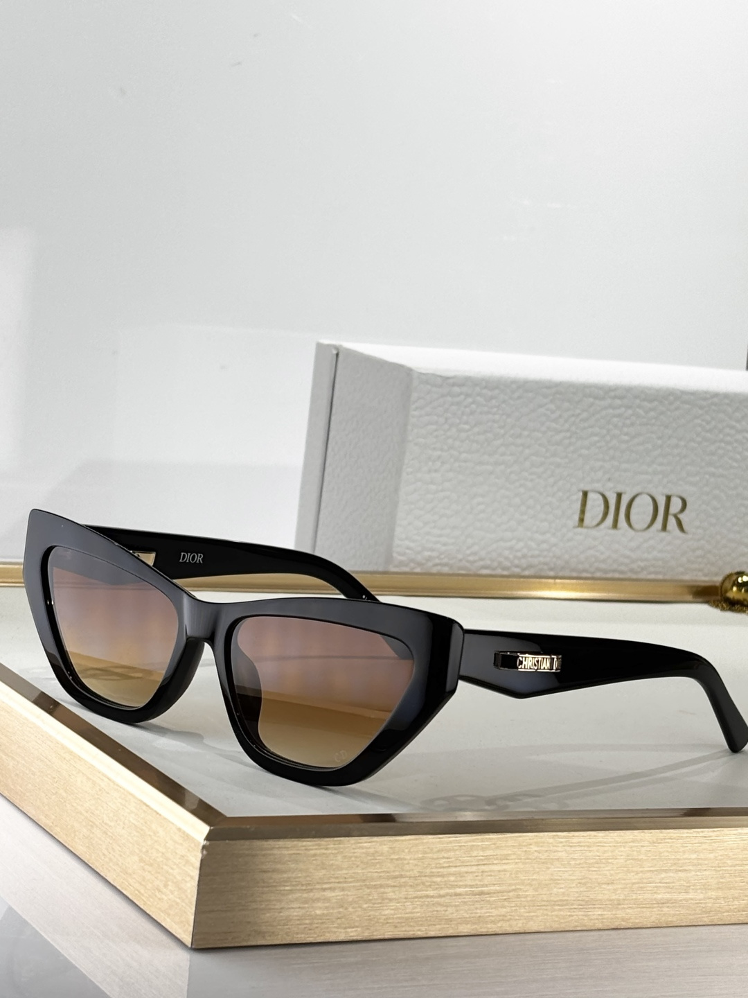  DIOR
MODCDior B6I
Size56口16 145
