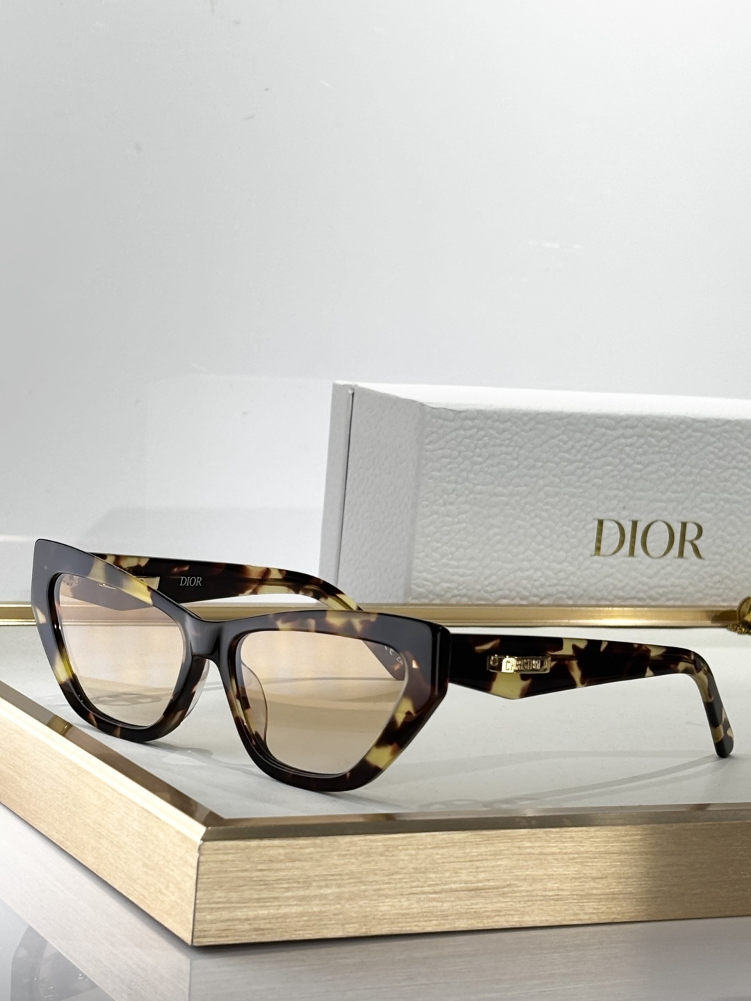  DIOR
MODCDior B6I
Size56口16 145
