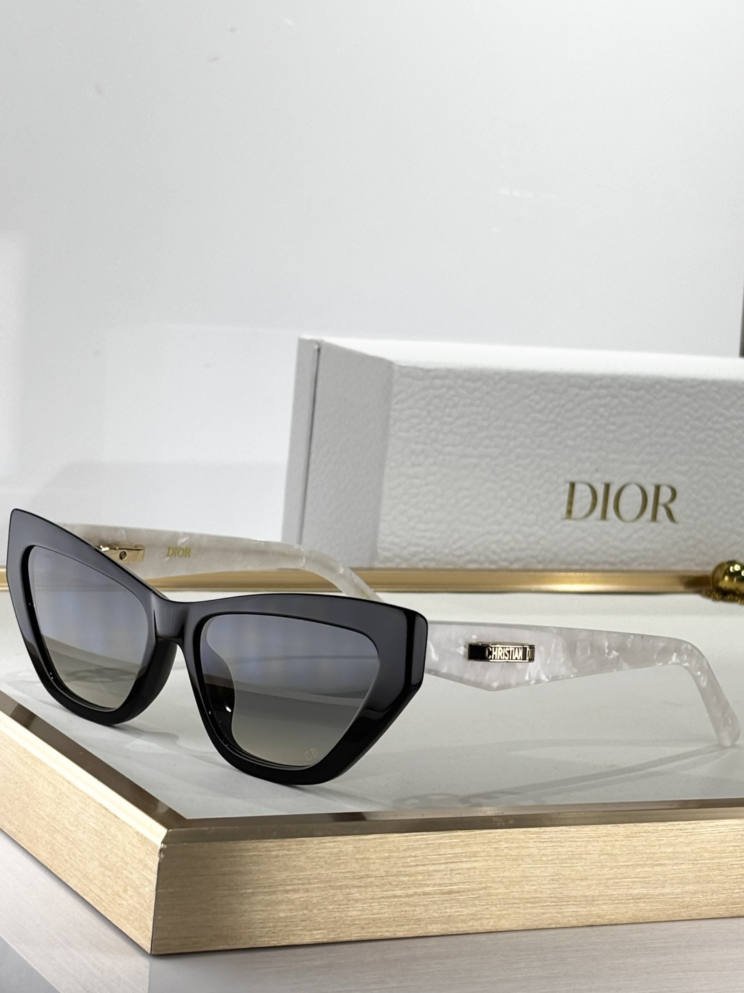  DIOR
MODCDior B6I
Size56口16 145
