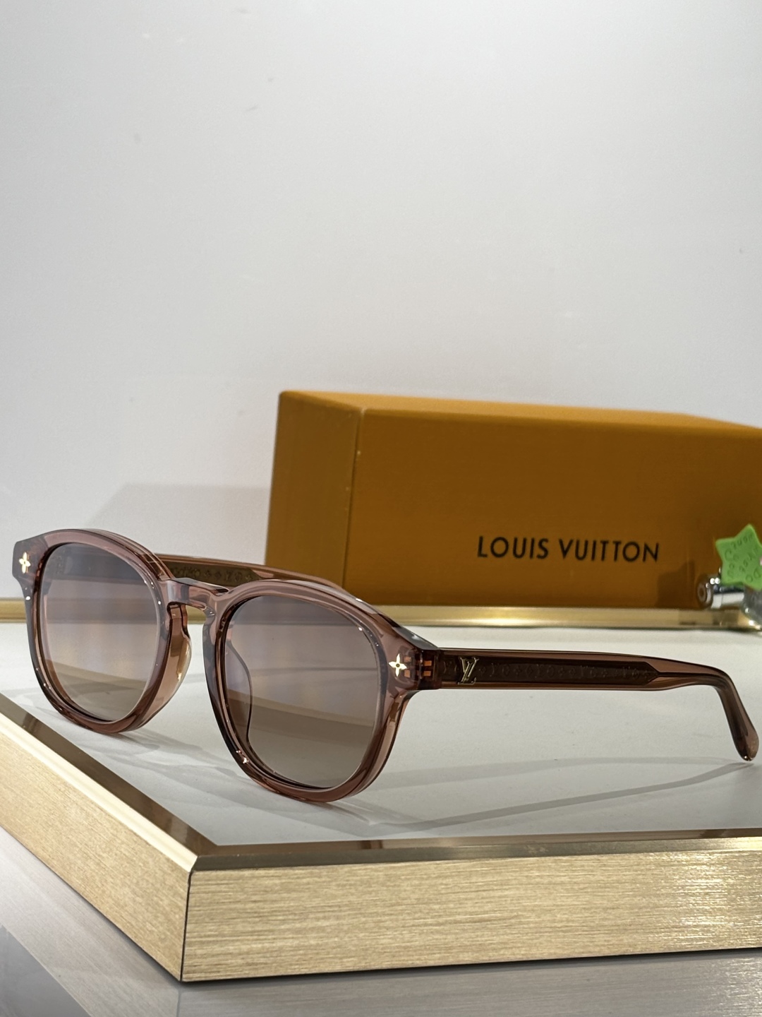 Louis Vuitto*
LV Aura Square
MODELZ3042
SIZE：57口21-1