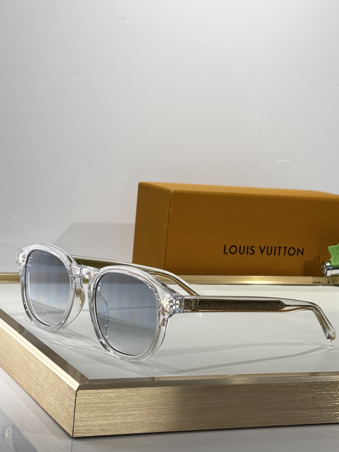 Louis Vuitto*
LV Aura Square
MODELZ3042
SIZE：57口21-1