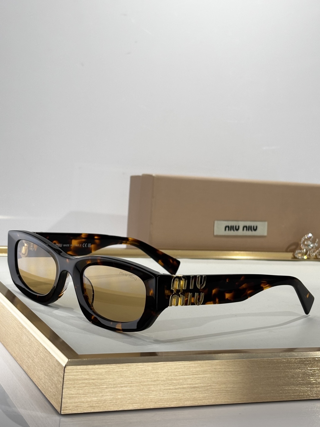  MIU MI*
MODEL：MU04V
SIZE：52口23-145
