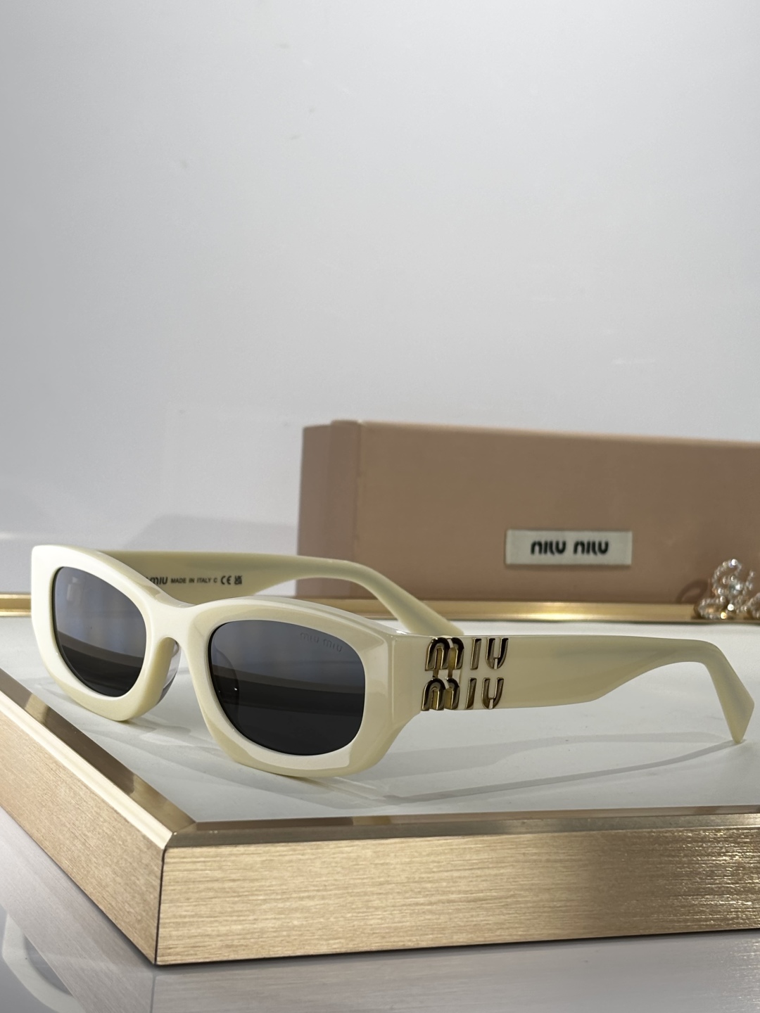  MIU MI*
MODEL：MU04V
SIZE：52口23-145

