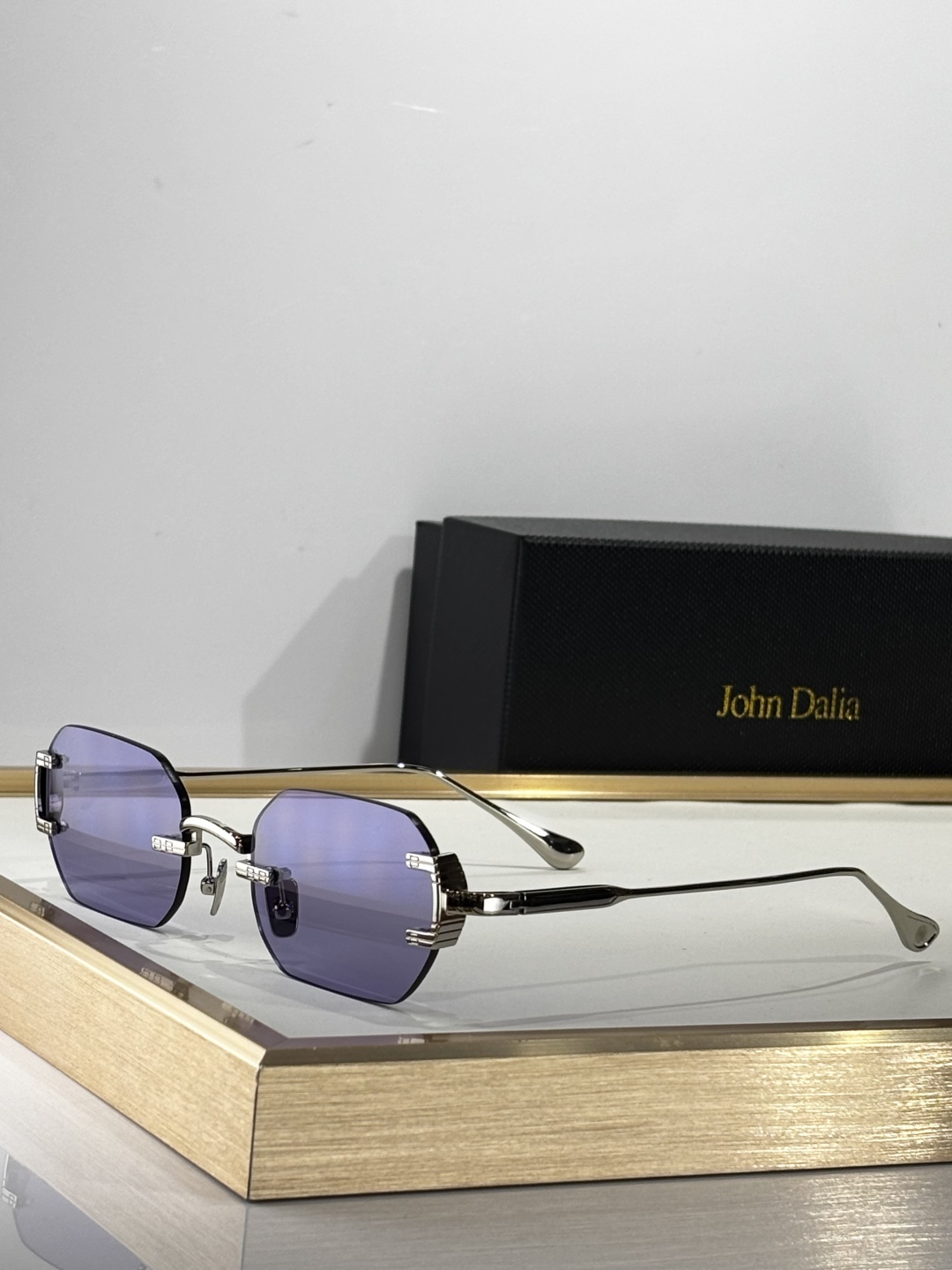  TOP QUALITY 
John Dali*
Mod：AMARU
Size：52-18-145
品质