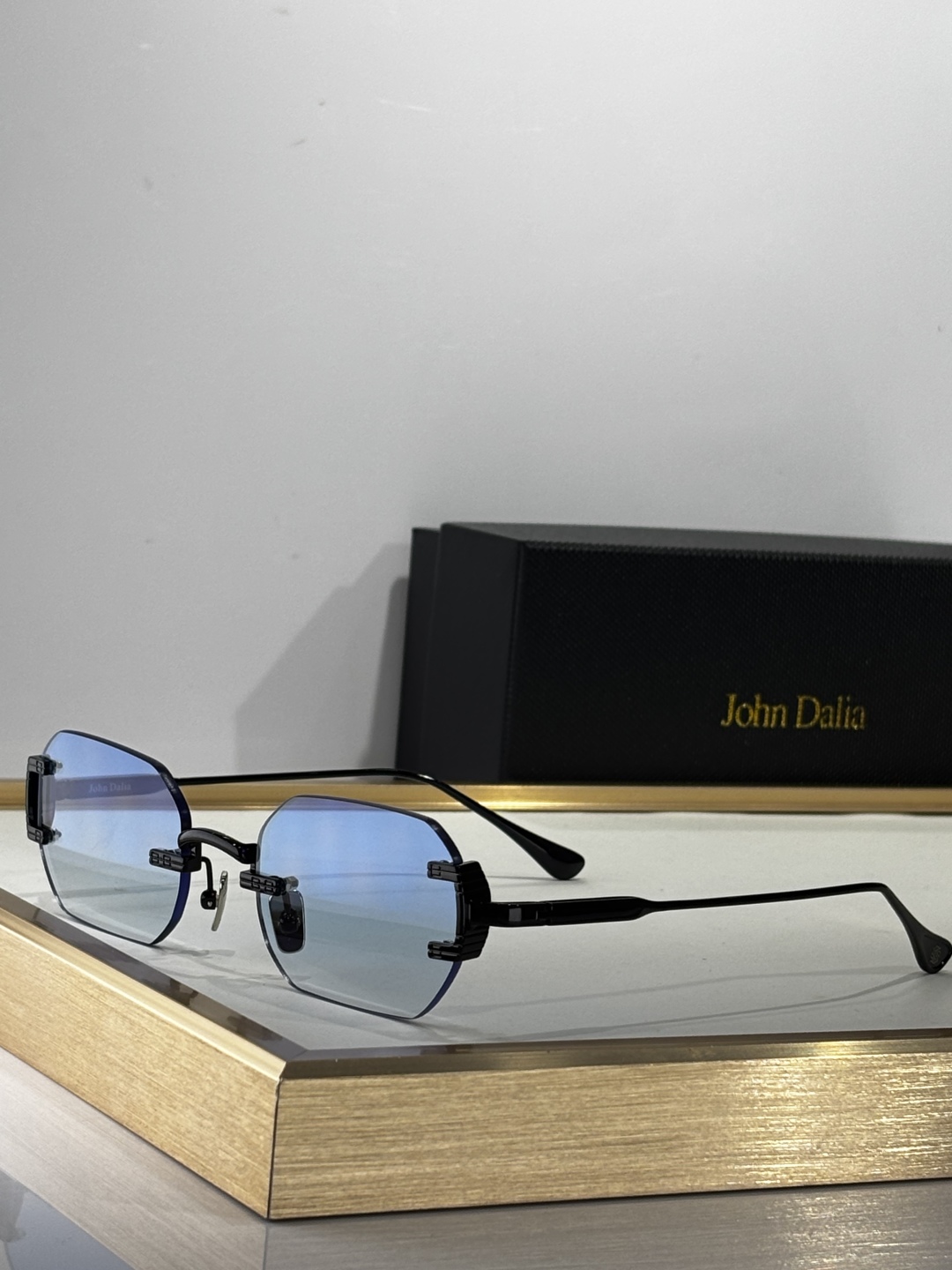  TOP QUALITY 
John Dali*
Mod：AMARU
Size：52-18-145
品质