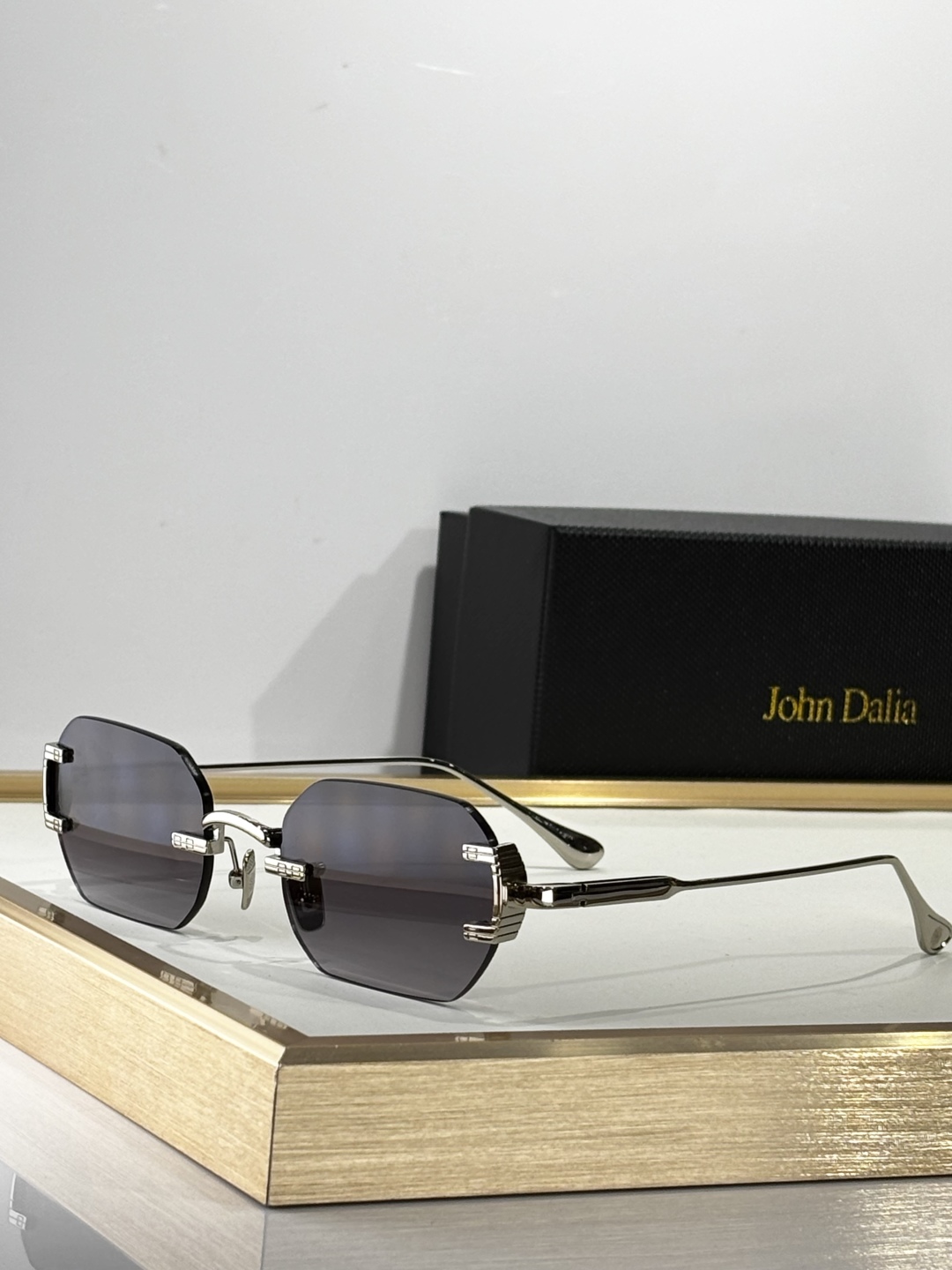  TOP QUALITY 
John Dali*
Mod：AMARU
Size：52-18-145
品质