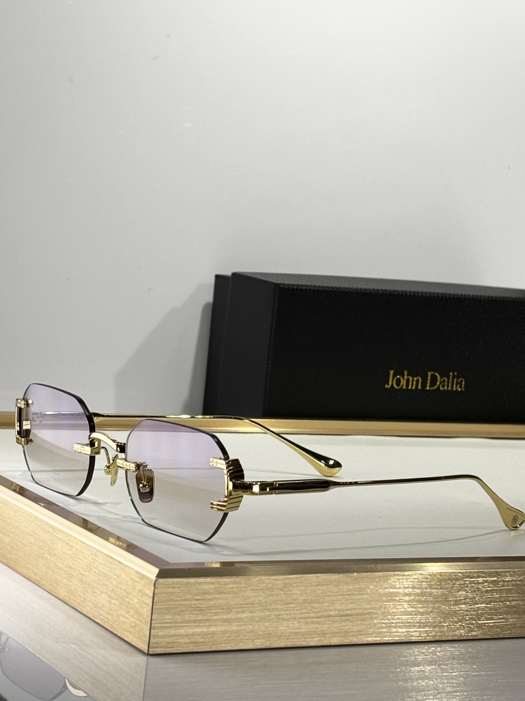  TOP QUALITY 
John Dali*
Mod：AMARU
Size：52-18-145
品质