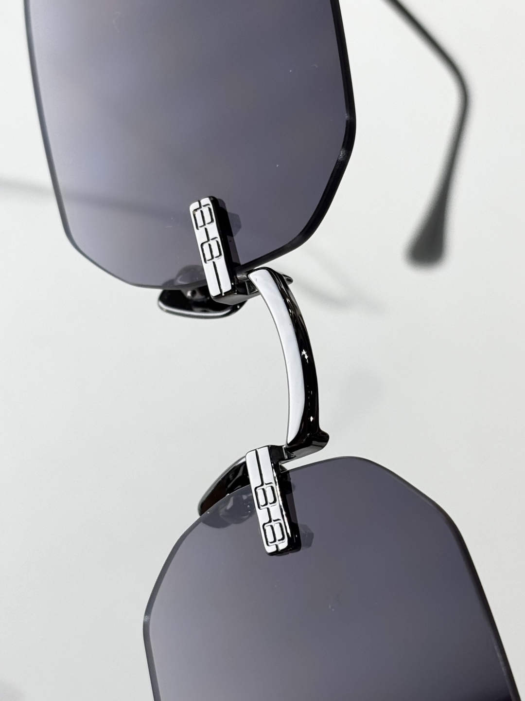  TOP QUALITY 
John Dali*
Mod：AMARU
Size：52-18-145
品质