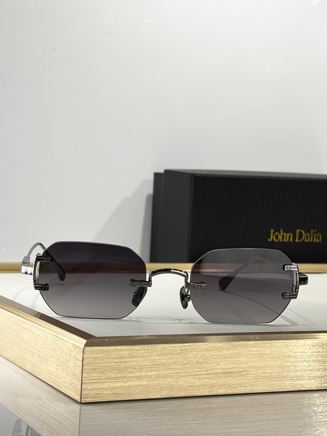  TOP QUALITY 
John Dali*
Mod：AMARU
Size：52-18-145
品质
