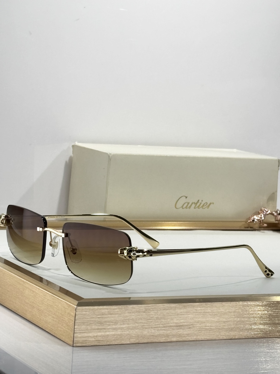 Carti*er 
ModelCT0495O
SIZE57口18-140
