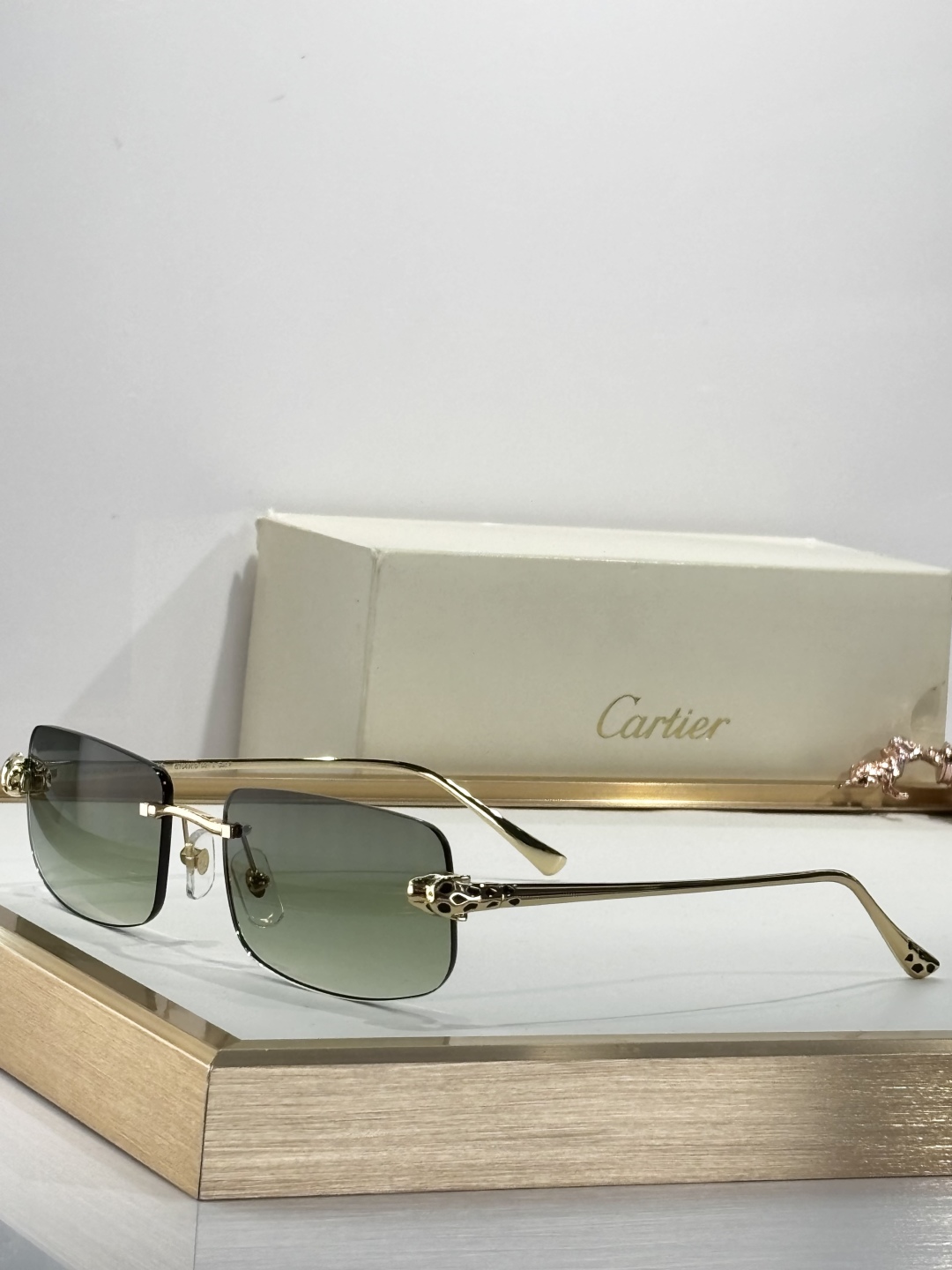  Carti*er 
ModelCT0495O
SIZE57口18-140
