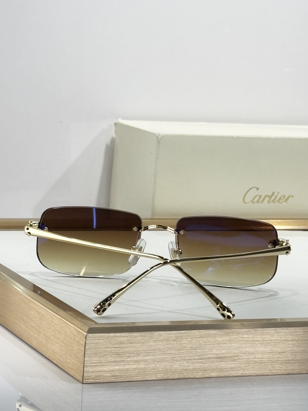  Carti*er 
ModelCT0495O
SIZE57口18-140
