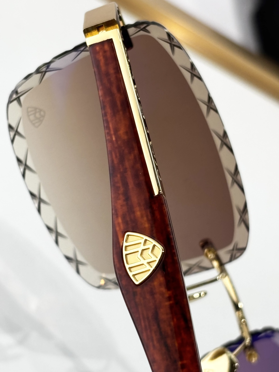 Photo chromic
MAYBACH
MOD：THE ARTIST V
Size：58口18-14