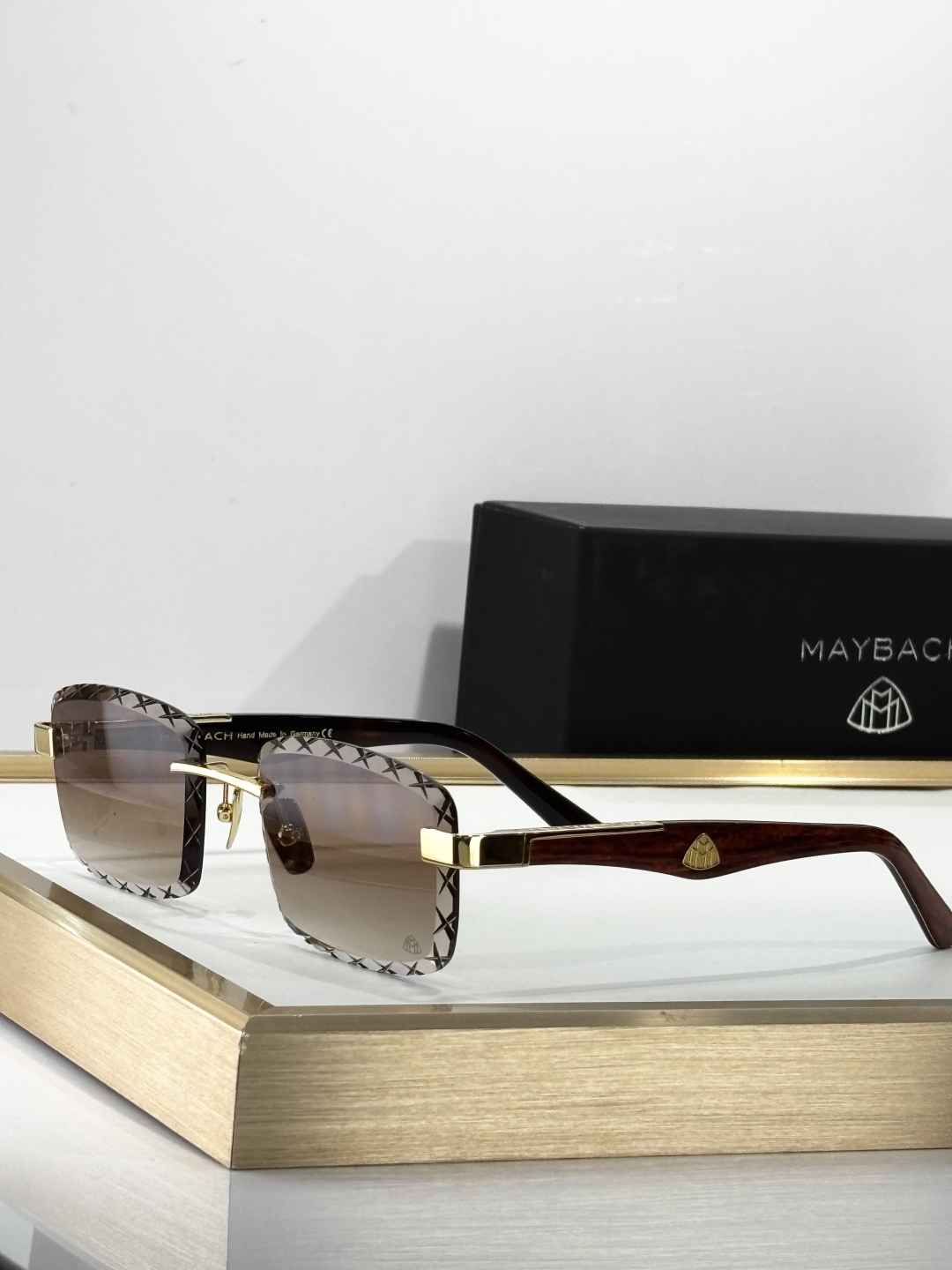 TOP QUALITY 
MAYBACH
MOD：THE ARTIST V
Size：58口18-140