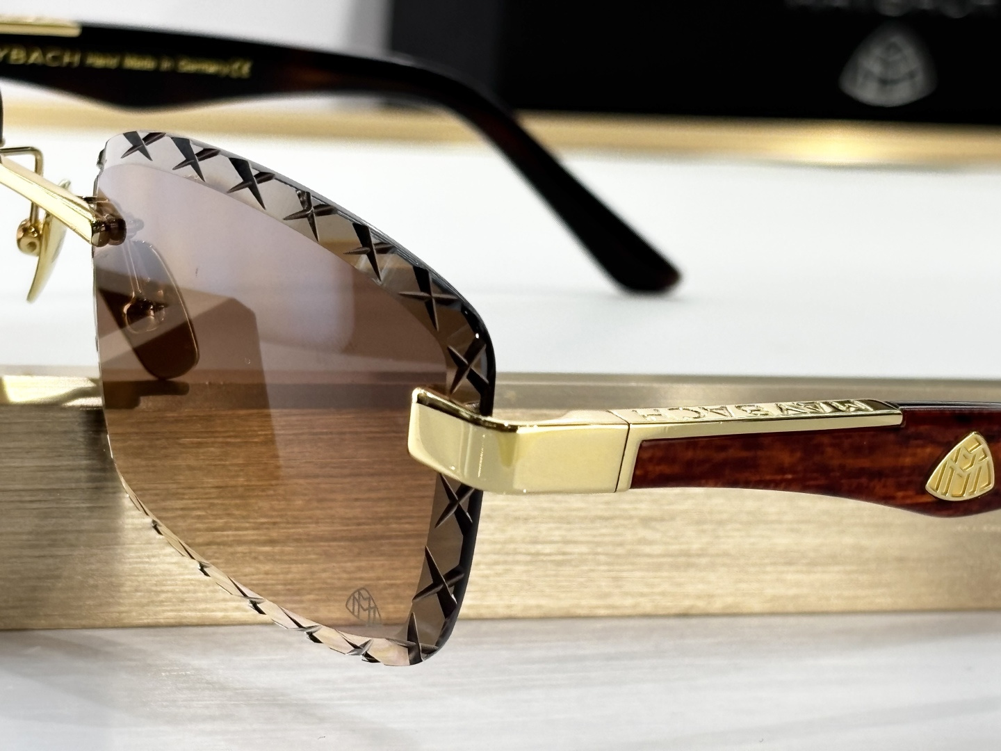 Photo chromic
MAYBACH
MOD：THE ARTIST V
Size：58口18-14