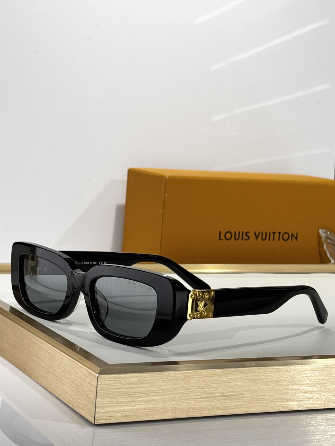  LOUIS VUITT*
MODEL：Z3007E
SIZE：51口19-140

