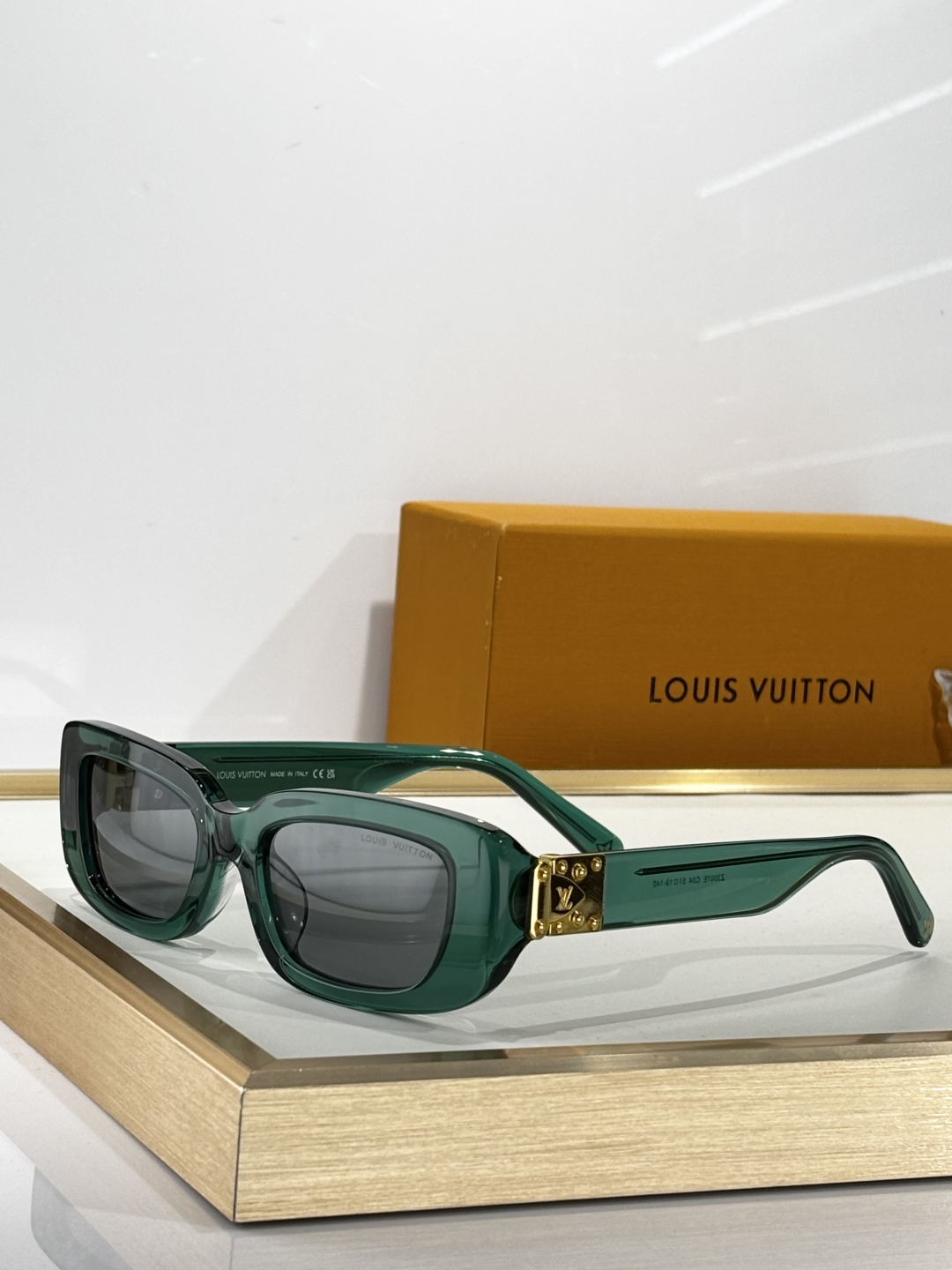  LOUIS VUITT*
MODEL：Z3007E
SIZE：51口19-140
