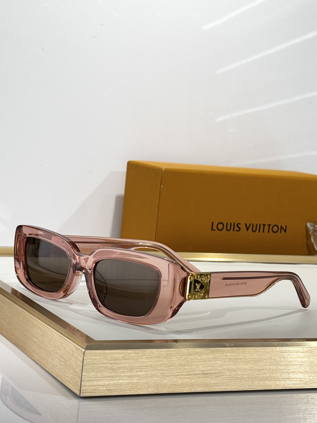  LOUIS VUITT*
MODEL：Z3007E
SIZE：51口19-140
