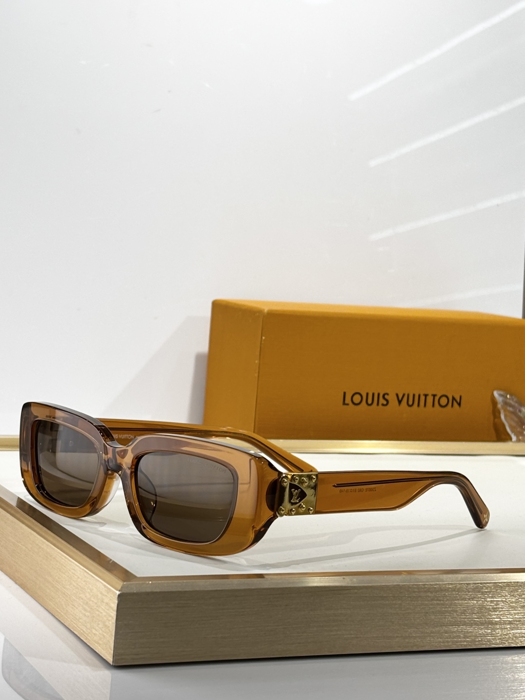  LOUIS VUITT*
MODEL：Z3007E
SIZE：51口19-140
