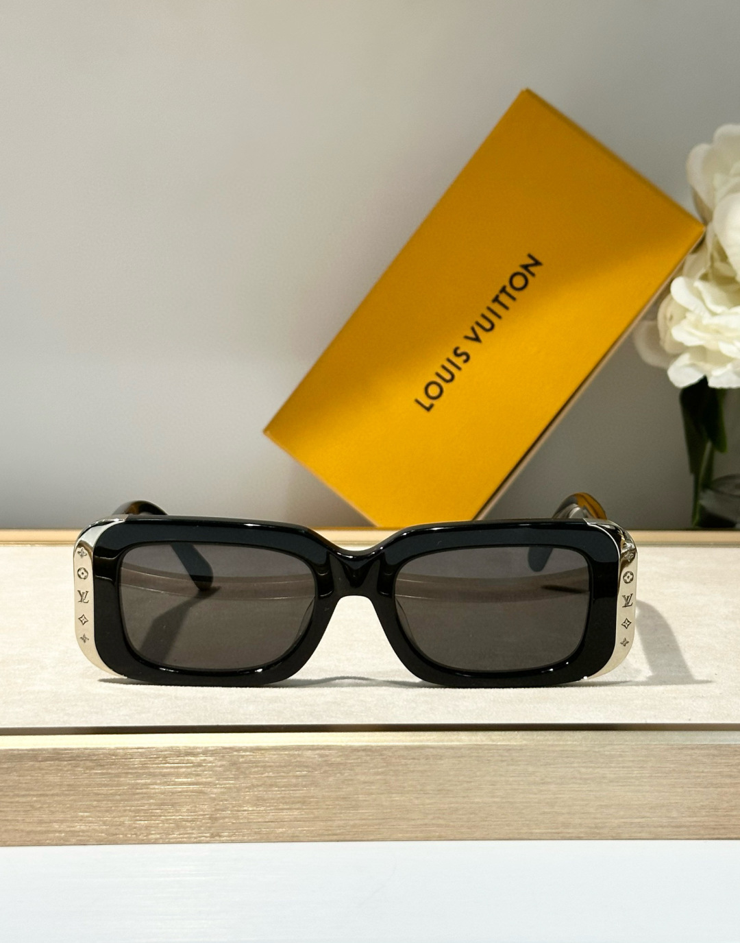  LOUIS VUITTON
ModZ1649E
Size53-20-145
