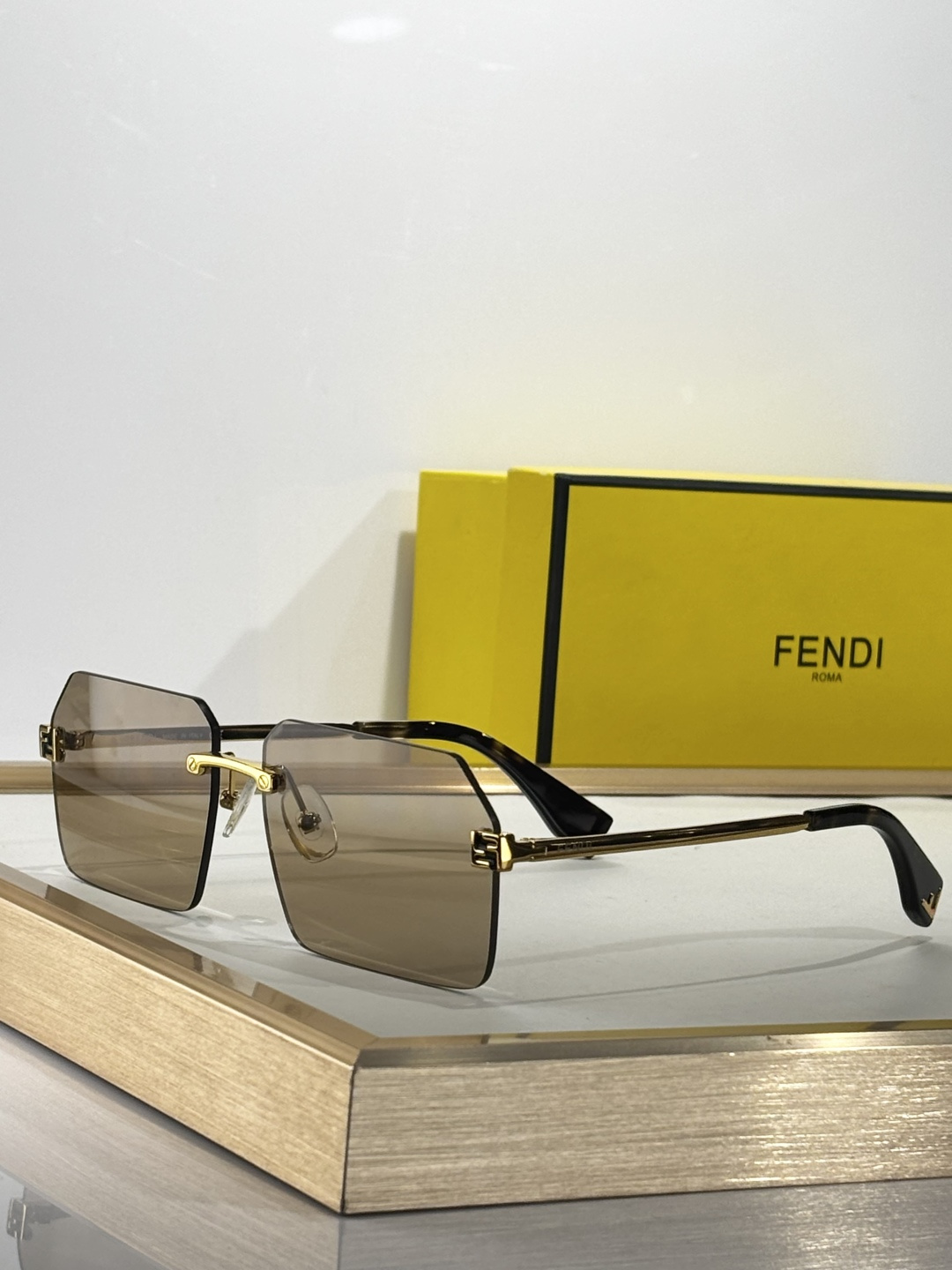  FENDI
MODEL：FE40043U
SIZE：58口13-145
