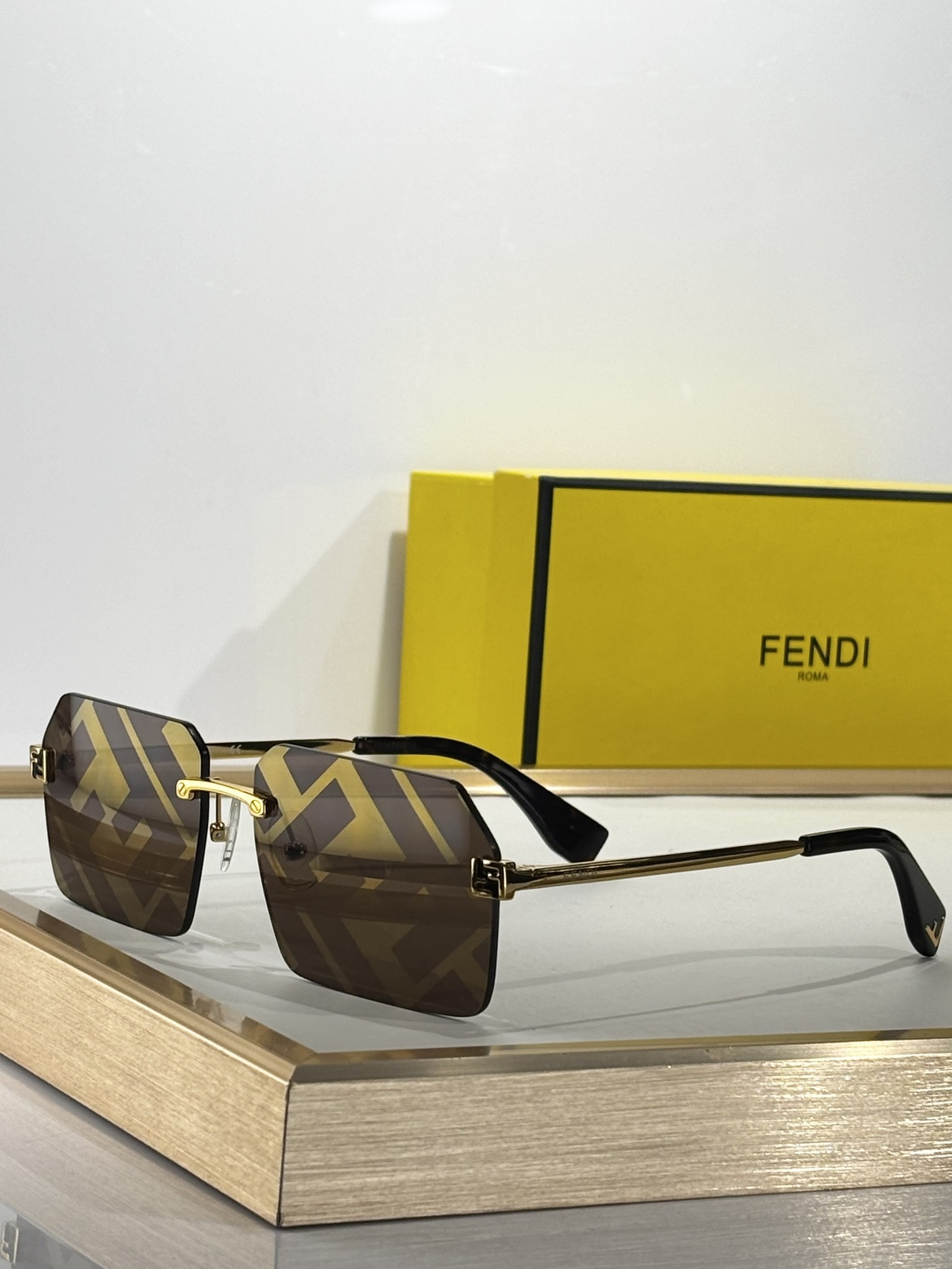  FENDI
MODEL：FE40043U
SIZE：58口13-145
