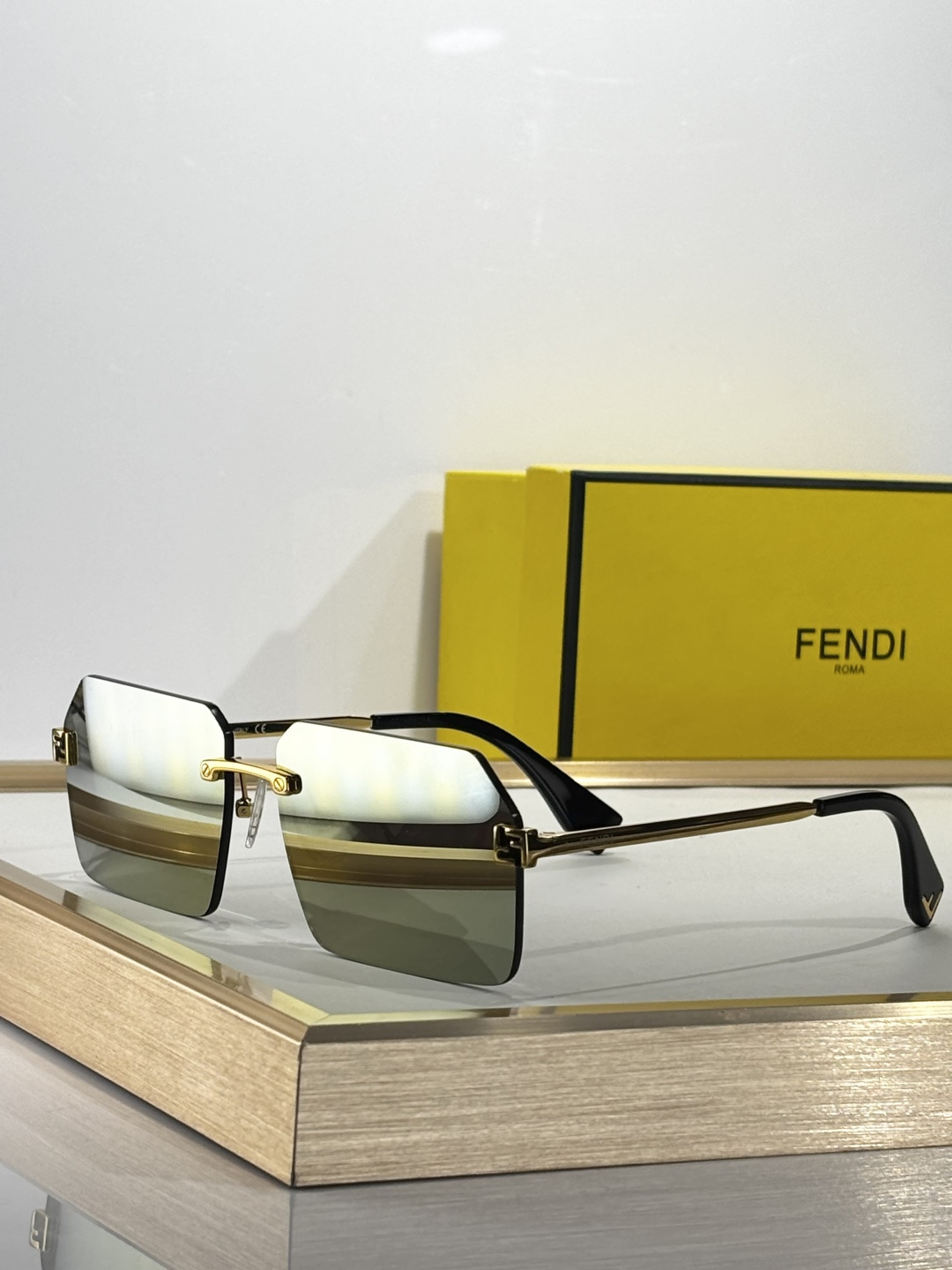  FENDI
MODEL：FE40043U
SIZE：58口13-145
