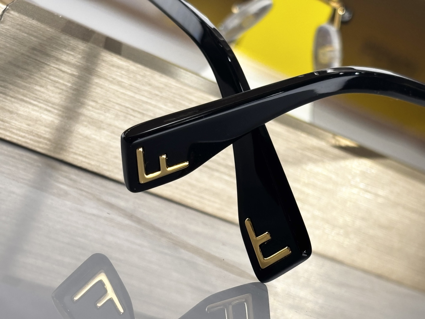  FENDI
MODEL：FE40043U
SIZE：58口13-145
