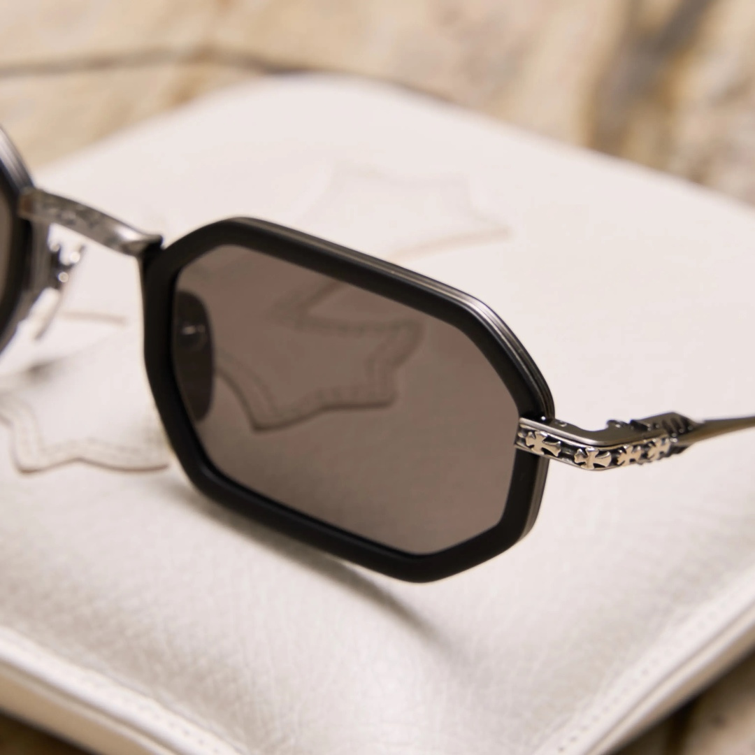 𝘾𝙝𝙧𝙤𝙢𝙚 𝙃𝙚𝙖𝙧𝙩𝙨 Mod：STYLIDA Size：49-24-148 手工打磨抛光 立体logo彰显品质 Z