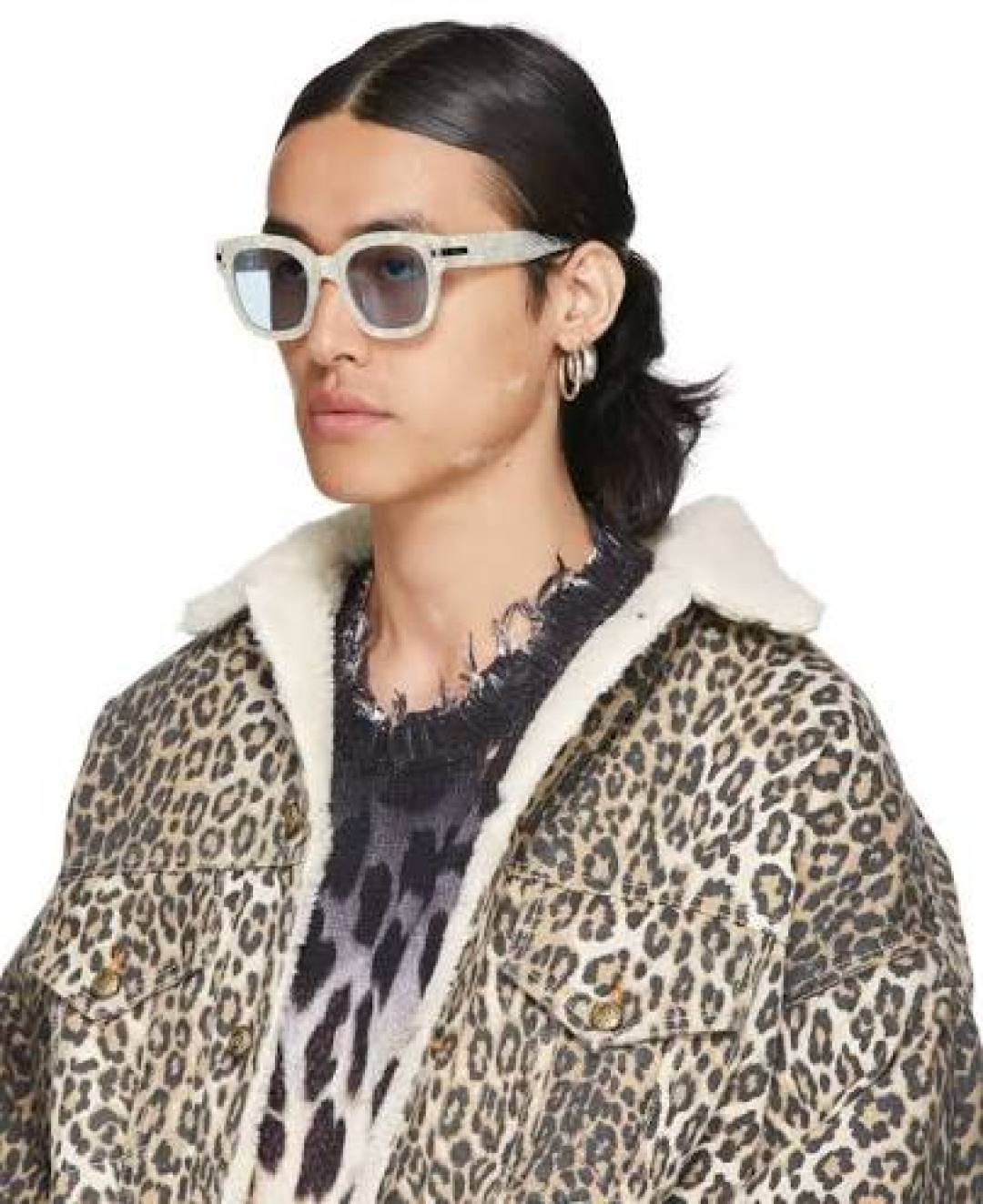 AMIRIOriginal Mod:Classic XA41763Size:51.5口22.5145美国