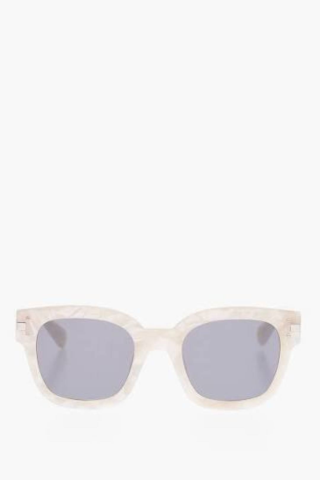 AMIRIOriginal Mod:Classic XA41763Size:51.5口22.5145美国