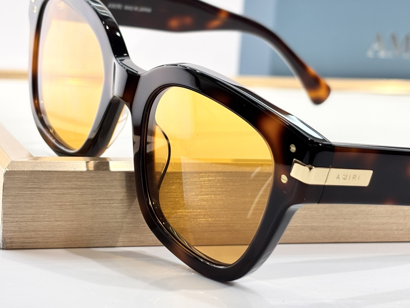 AMIRIOriginal Mod:Classic XA41763Size:51.5口22.5145美国