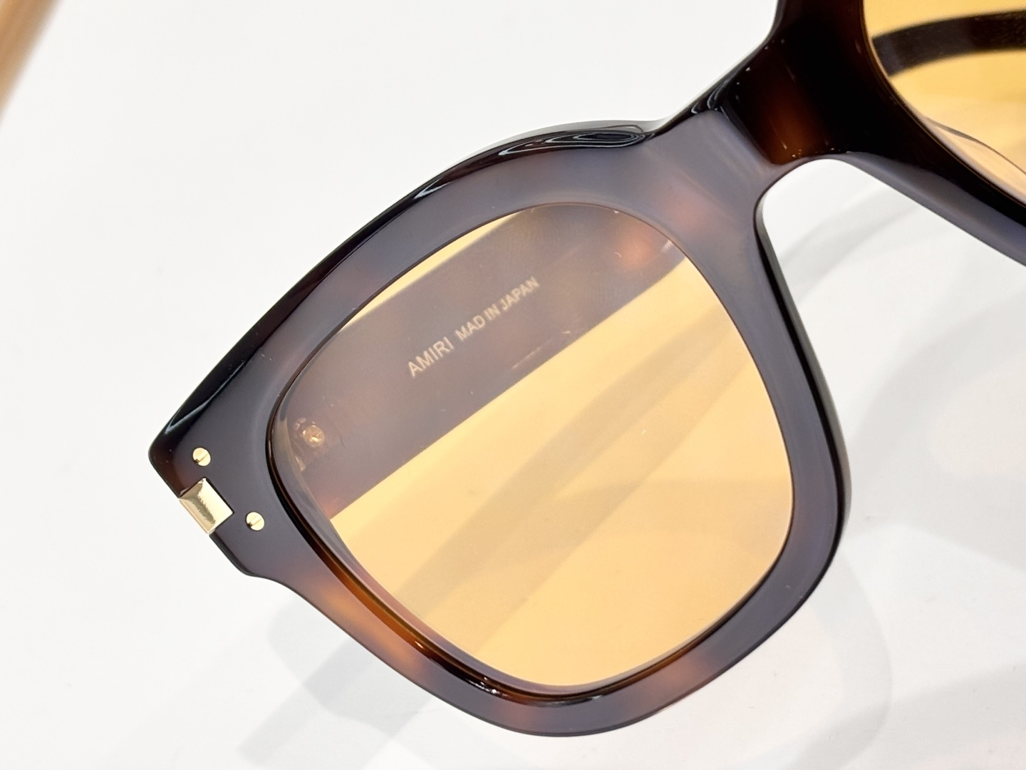 AMIRIOriginal Mod:Classic XA41763Size:51.5口22.5145美国