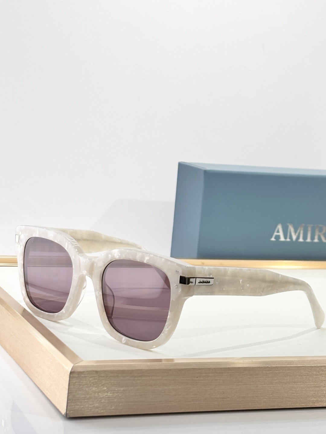 AMIRIOriginal Mod:Classic XA41763Size:51.5口22.5145美国