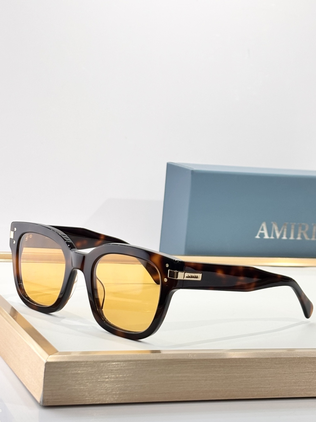 AMIRIOriginal Mod:Classic XA41763Size:51.5口22.5145美国