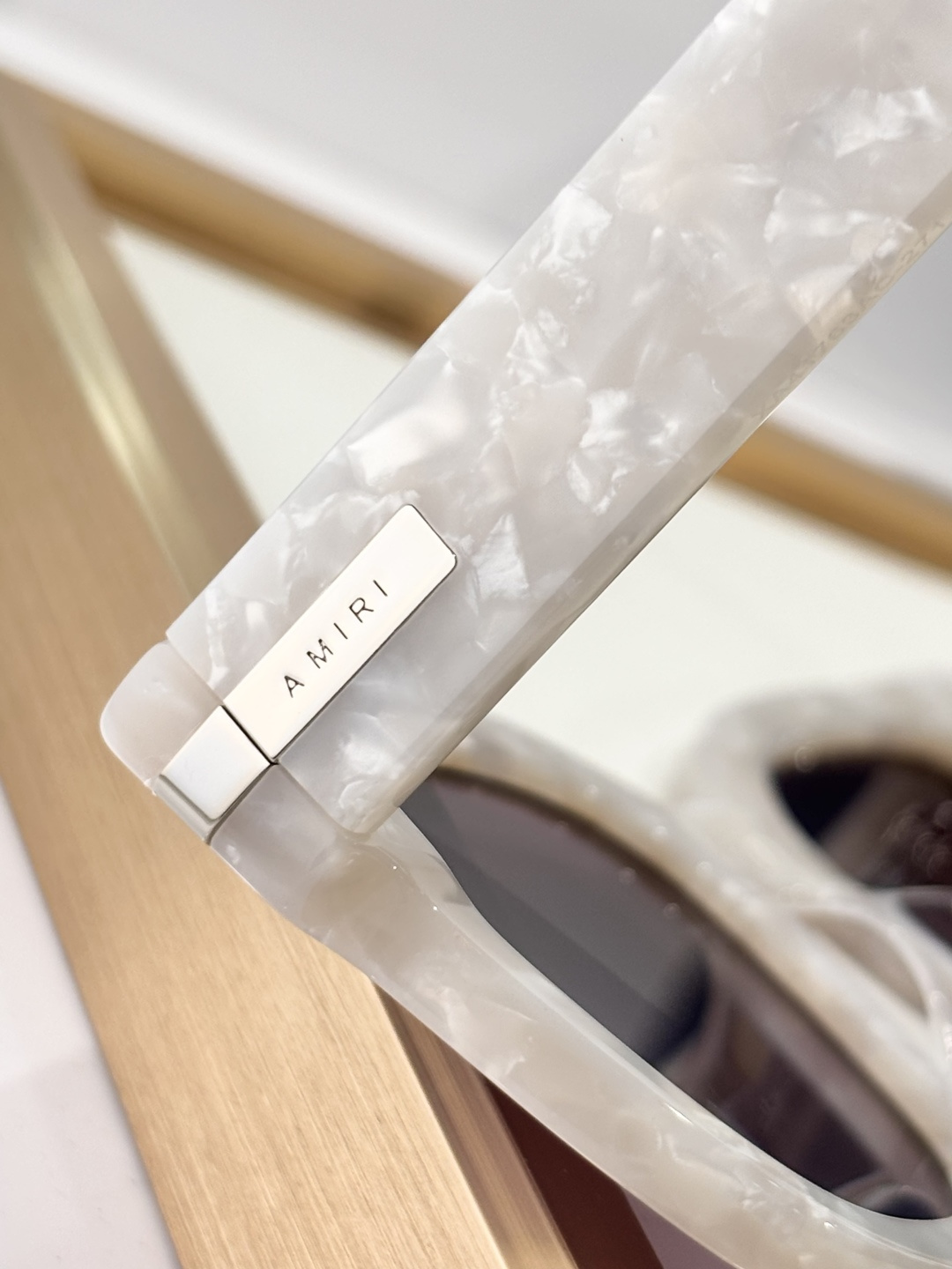 AMIRIOriginal Mod:Classic XA41763Size:51.5口22.5145美国