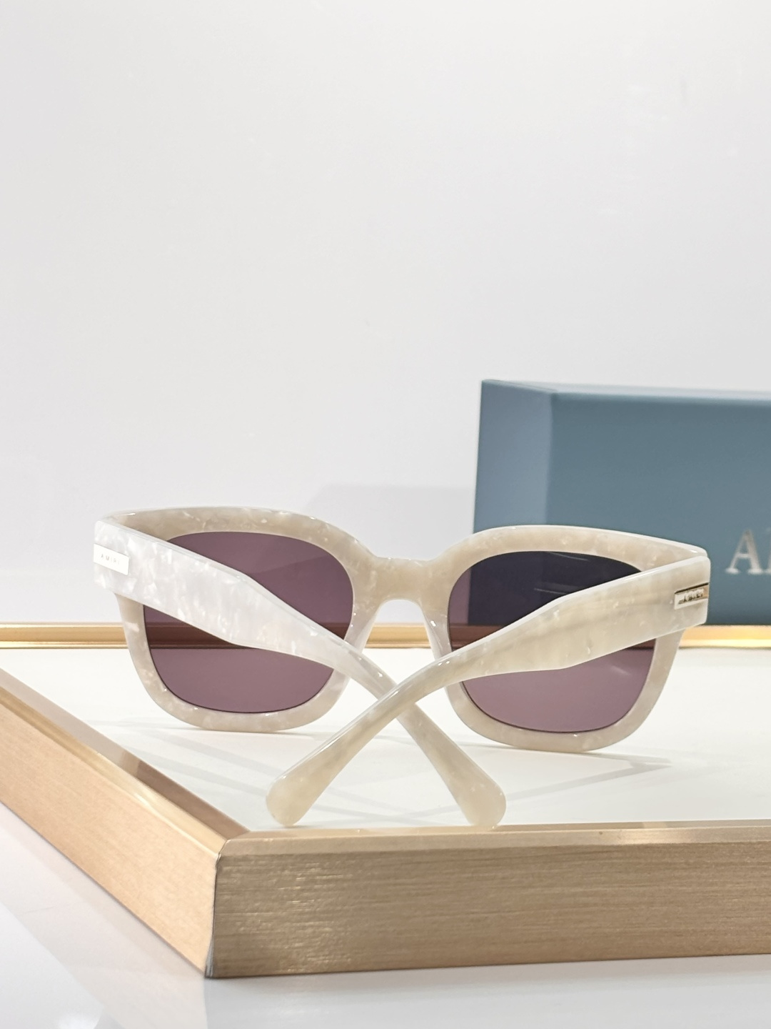 AMIRIOriginal Mod:Classic XA41763Size:51.5口22.5145美国