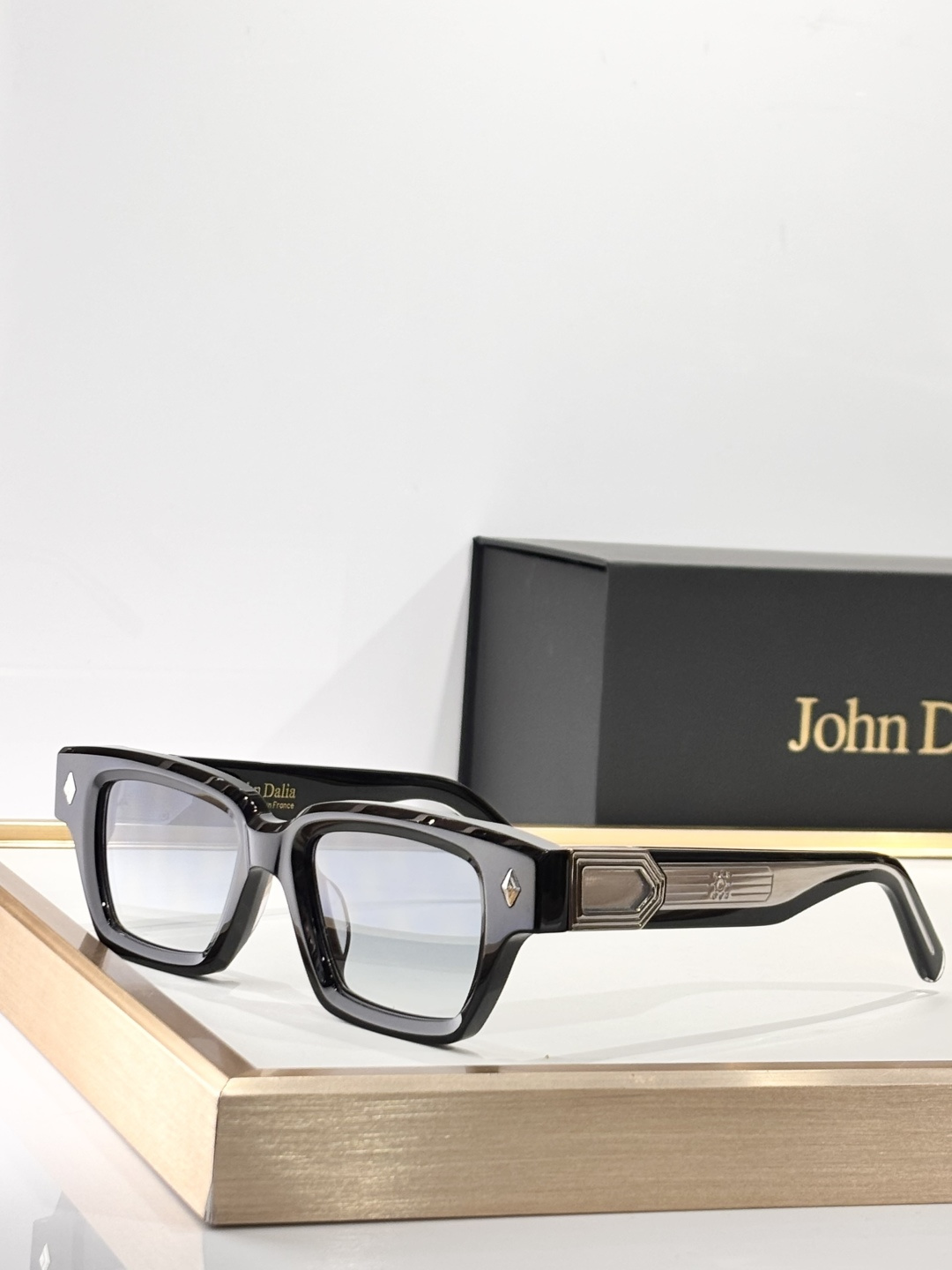 John DaliaMODEL：Project3SIZE：51口19-145盒子另计