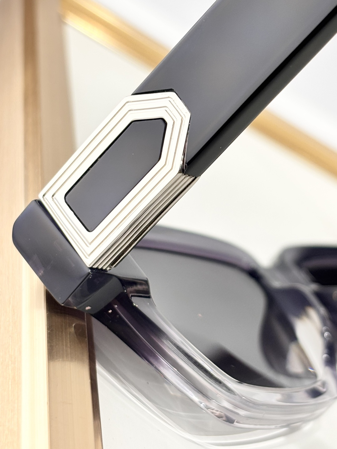 John DaliaMODEL：Project3SIZE：51口19-145盒子另计