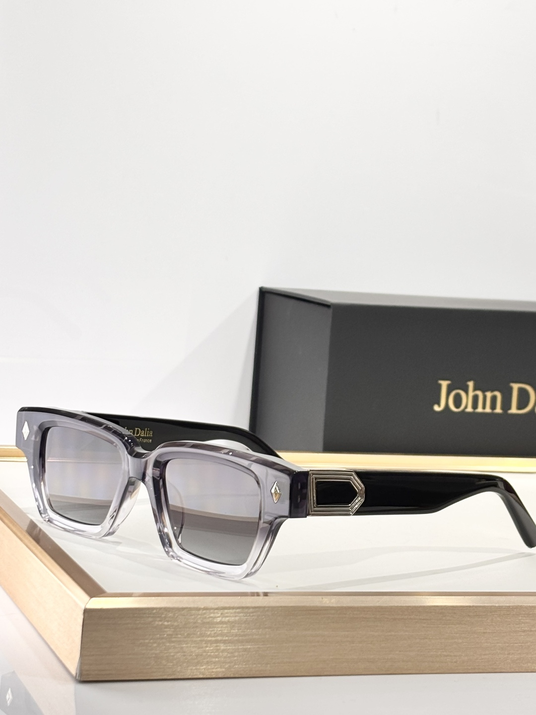 John DaliaMODEL：Project3SIZE：51口19-145盒子另计