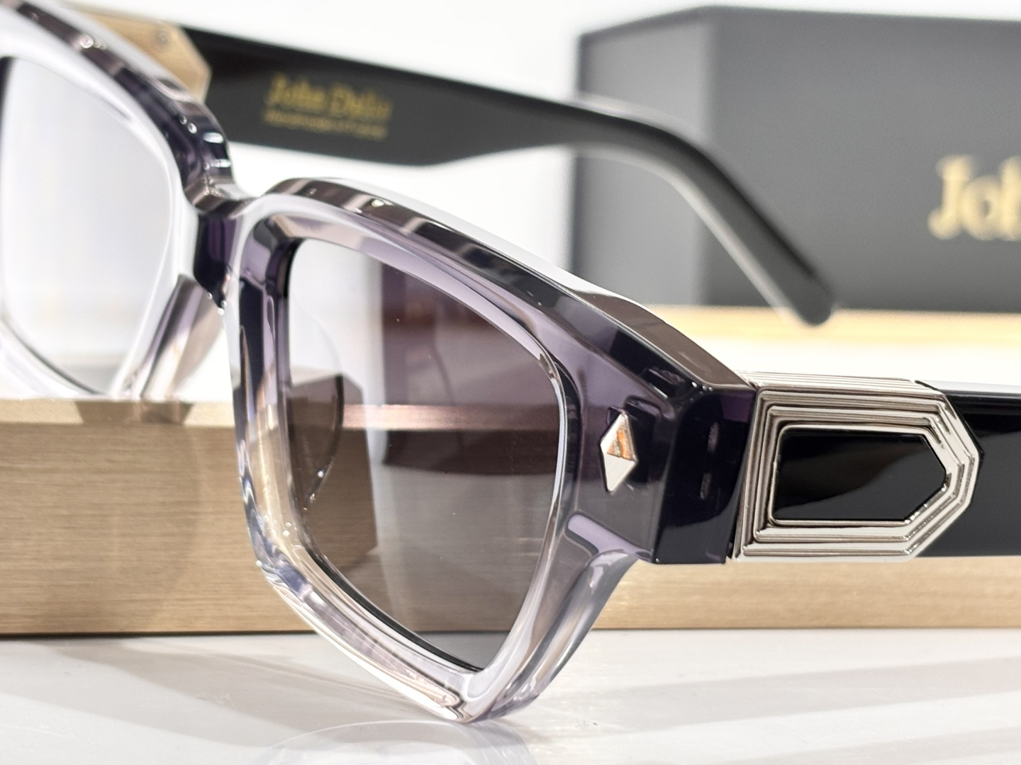 John DaliaMODEL：Project3SIZE：51口19-145盒子另计