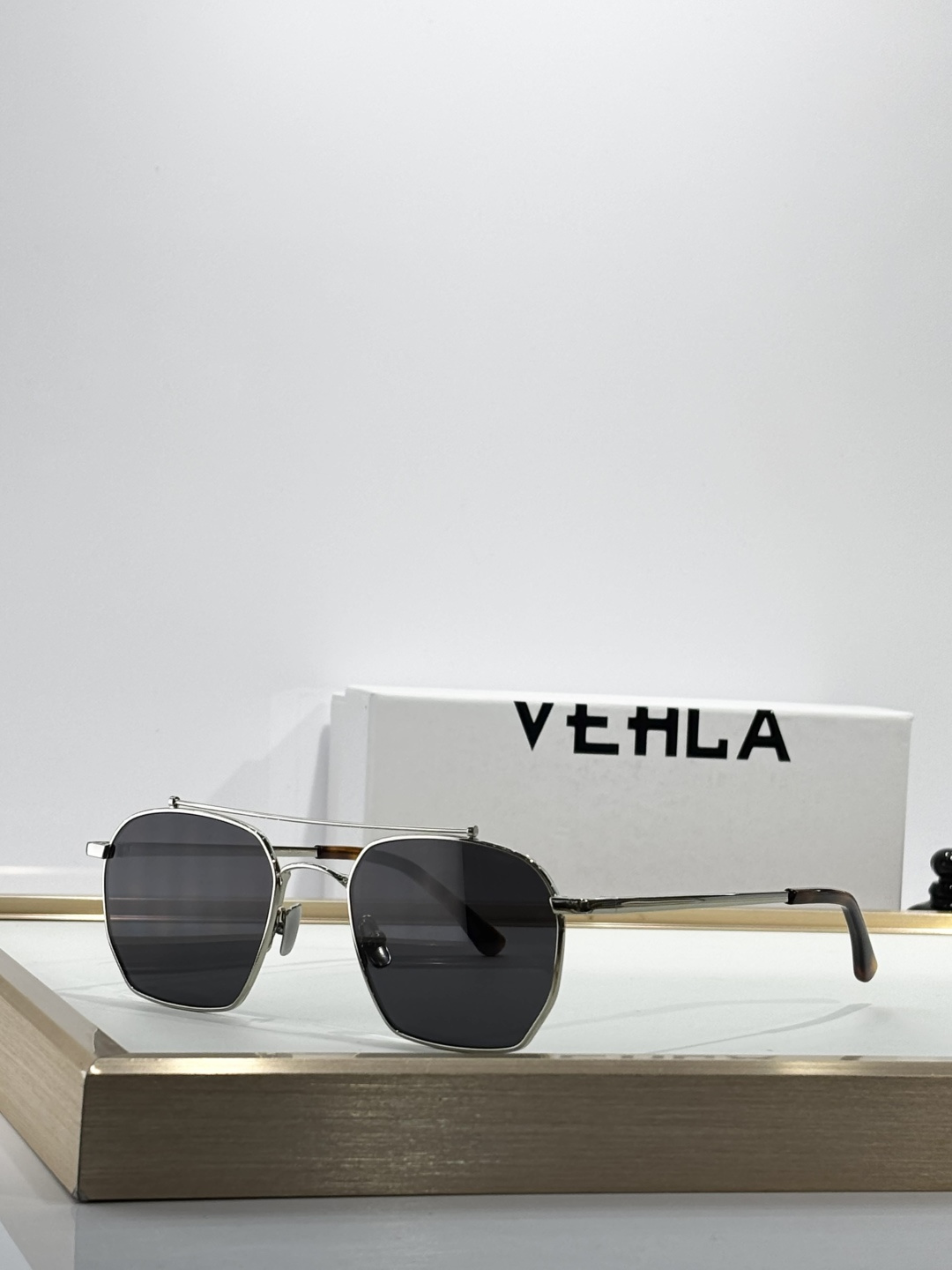 VEHLA 澳洲今夏必备太阳鏡，超酷girl就是你！天后Beyoncr都超爱。安全感&时尚感都拿捏！Bo